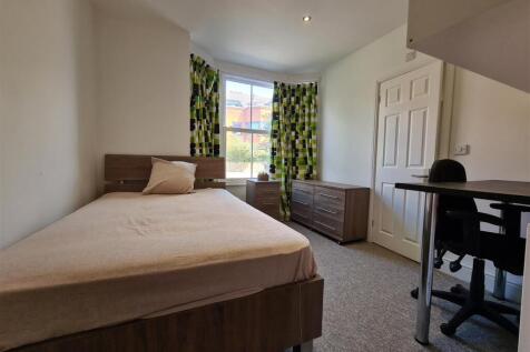 Bedroom 1 - 113 Victoria Road.jpg
