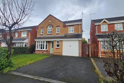 Five bedroom Detached property