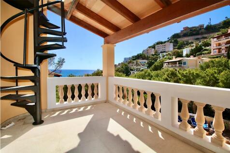 Penthouse with seaviews, community pool and underground parking in Port Andratx