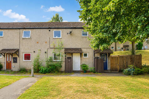 A well-presented, one double bedroom, ground floor apartment in Stockwood, offered unfurnished with white goods and available from 24th August 2026!