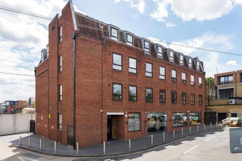 Eastwood Close, E18
