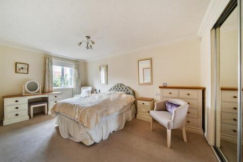 Bedroom B.jpg