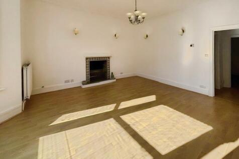 Ground floor apartment in a prime town location. This unfurnished property offers 1 bedroom and a comfortable living space. Enjoy the benefits of a conversion property with residency. Ideal for a sing