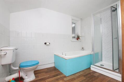 Bathroom.JPG