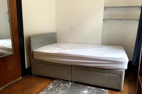 1 Bedroom House in LL57 1AX