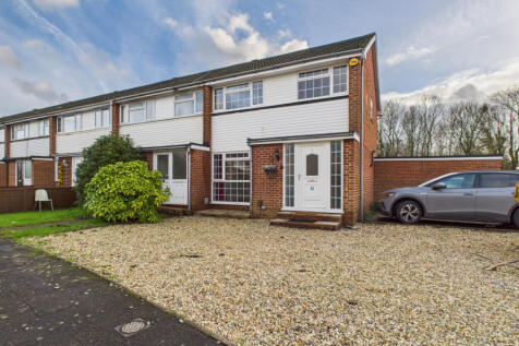 Three bedroom end of terrace house