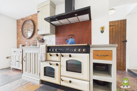 EweMove Basingstoke Estate Agents 17 Vyne Road