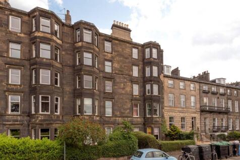 Stunning, bright and spacious 3rd floor apartment with uninterrupted views over the green expanse of Leith Links to Arthur's Seat, close to excellent local amenities, the City Centre and the highly so