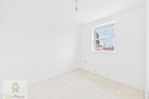 CAM02308G0-PR0220-STILL003