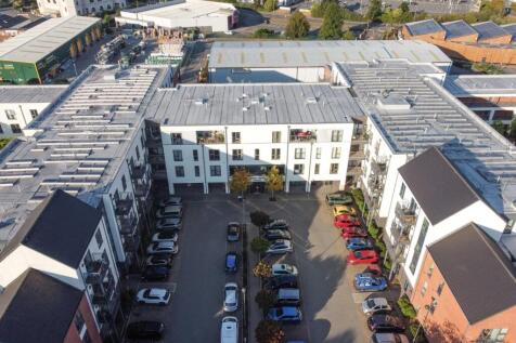 150 Queensway Court_-3.jpg