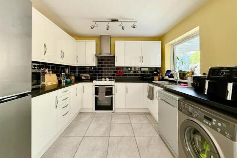 Kitchen.JPG