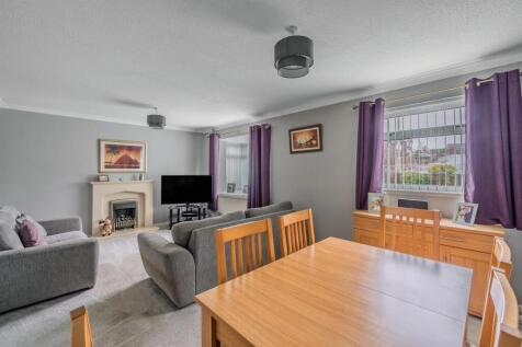 24 Larch Close-11.jpg