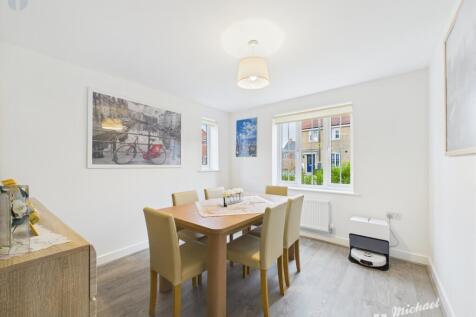 CAM03218G0-PR0644-STILL017