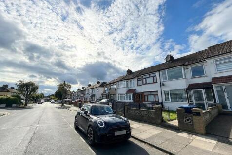 3 Bedroom Terraced in EN3 5AG