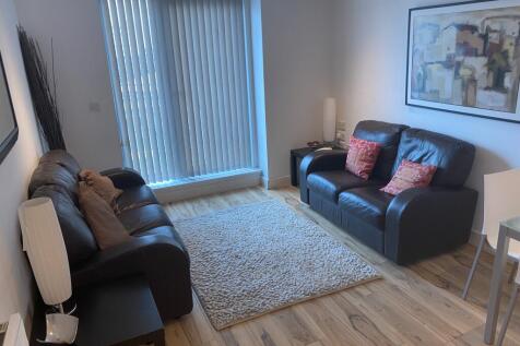 Luxury One-Bedroom Apartment – Orion Building, Birmingham City Centre A beautifully presented one-bedroom luxury apartment located on the 10th floor of the prestigious Orion Building, featuring a priv