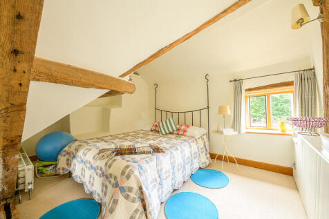 THe Farmhouse Woo...