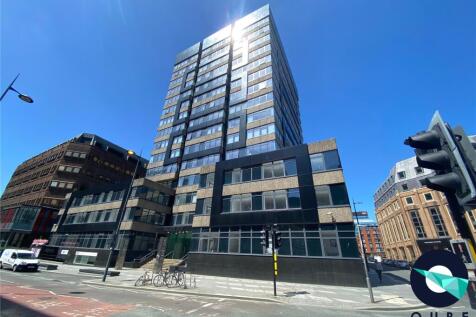Qube Residential are delighted to market this wonderful modern studio apartment in the newly renovated Silkhouse Court. This stunning fully furnished property offers well lit, spacious accommodation i