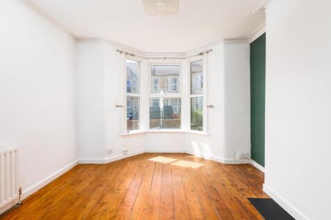 21 Douglas_EDITED FRONT ROOM-2.jpg