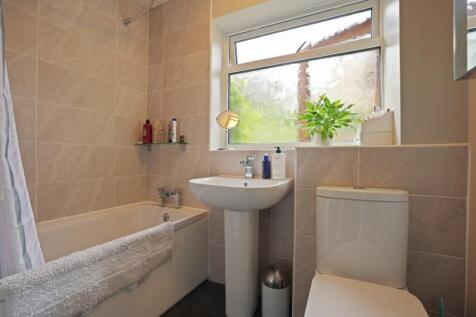 EweMove Estate Agents Scunthorpe - Bathroom