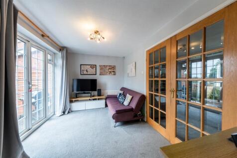 6 Warren Close-004.jpg