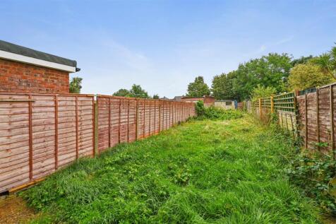 RR - 41 Woodcroft Crescent - Garden1 (1).JPG