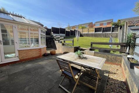 Rear Patio &amp; Garden 