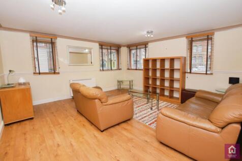 DEPOSIT FREE OPTION AVAILABLE | AVAILABLE 4TH AUGUST | FULLY FURNISHED | PARKING | BILLS PACKAGE AVAILABLE FOR STUDENTS AT ADDITIONAL COST | This spacious ground floor apartment is situated on the ban