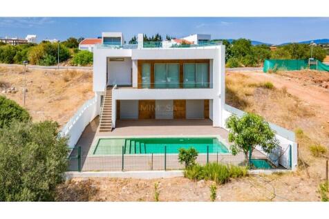 Luxury Villa with Pool and Rooftop between Lagos and Portimão