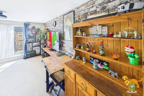 CAM01543G0-PR0151-STILL054