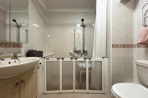 WET ROOM.JPG