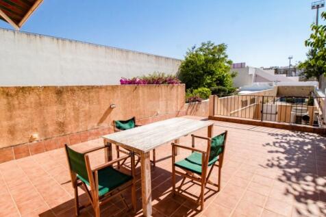 House in the centre of Mahón with garden and pool