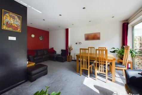 CAM02877G0-PR0053-STILL010