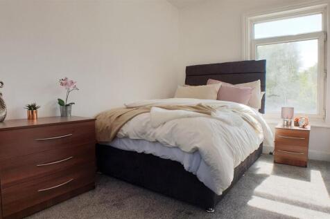 DOUBLE Room | En-Suite | Beautifully Presented | Communal Kitchen | All Utilities Included | Great Transport Links | NO FEES |