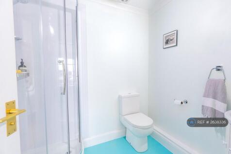 En-Suite To Twin Bedroom