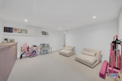 6 Bed, End Terrace, Silsden