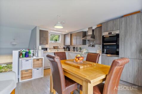 Dining to kitchen