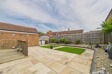 CAM03218G0-PR0695-STILL003