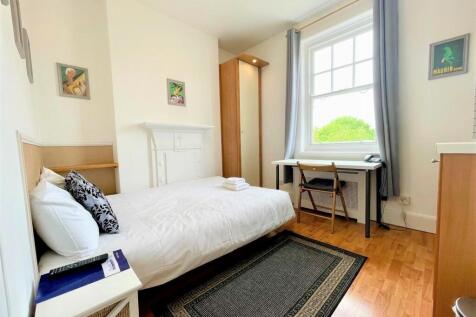 Lovely studio apartment within 7 mins walk to Hammersmith Underground station