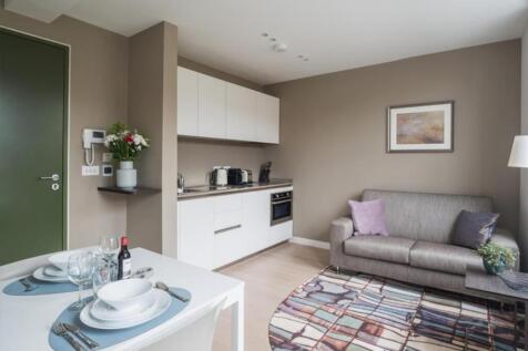 These one bedroom apartments are conveniently located in prime Hampstead Village so you get the best use out of the property on short stays.
