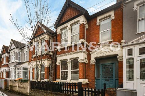 * RECENTLY REFURBISHED THROUGHOUT* 3 BED TERRACED HOUSE* MODERN KITCHEN WITH APPLIANCES* 2 RECEPTION ROOMS* MODERN BATHROOM* WOOD FLOORING* CELLAR* GCH & D/G* STREET (PERMIT) PARKING