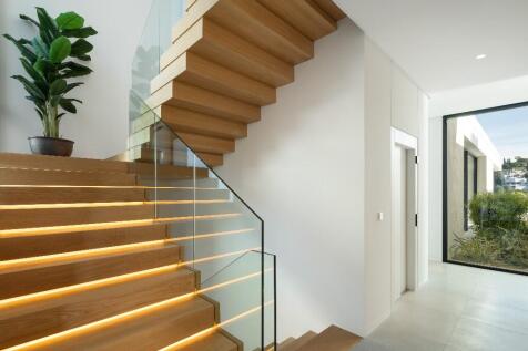 INTERIOR STAIRS