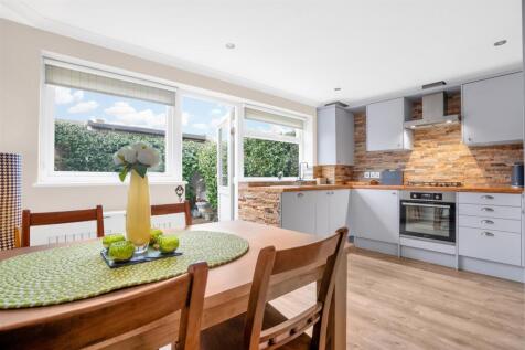 39 Conway Road dining kitchen.jpeg