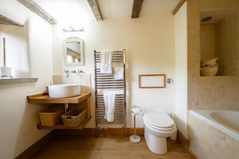 THe Farmhouse Woo...