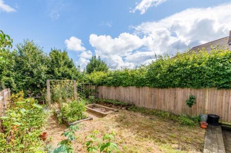 7 Chatfield Close-37.jpg