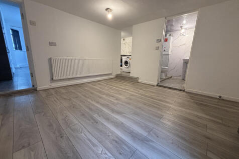 Inspired Lettings is happy to offer a Lower-Ground Flat on Osborne Road, M19 2DTThe property comes unfurnished and is available from 21/08/2026Upon entering the flat you enter the living space, immedi