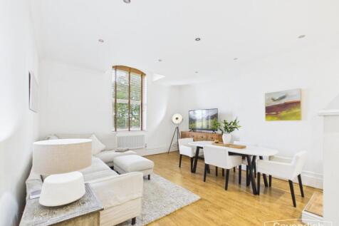 Kitchen / Living Area