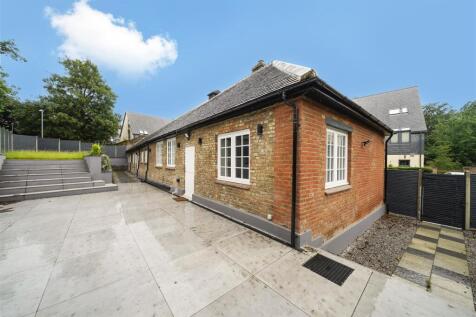 Newall Close - Garden.jpg