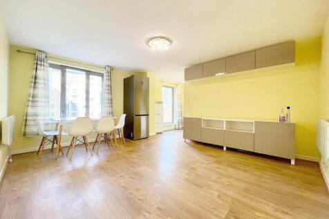 Spacious 2-Bedroom Apartment – Broadwalk, B1 2LL This well-presented two-bedroom, one-bathroom apartment is situated on the third floor of the sought-after Broadwalk development in Birmingham city cen