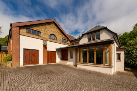 Spacious family home in Colinton set on a large p