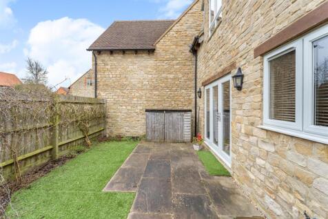 3 Moorhen Close-18.jpg